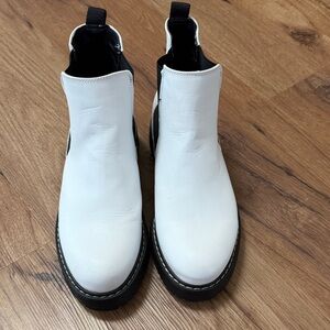 Madden girl Kweenn pull on booties, size 8.5